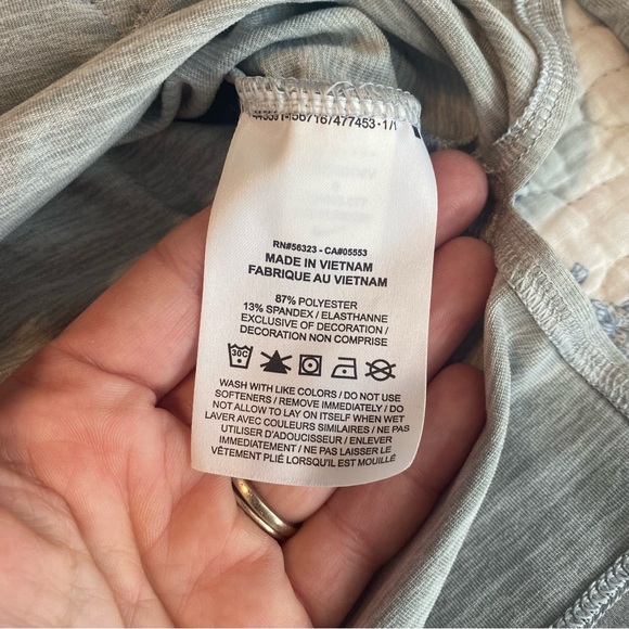 Nike Yoga Pilates Dri-Fit Light Heather Gray Hooded Cropped Pullover Size Small - Picture 4 of 9